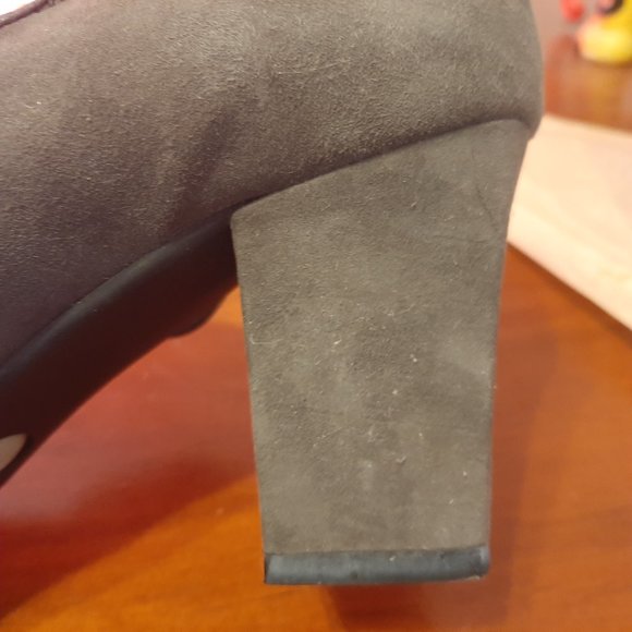 Me Too Charcoal Gray Suede Closed Toe Block Heels - Size 9.5M - Picture 9 of 11